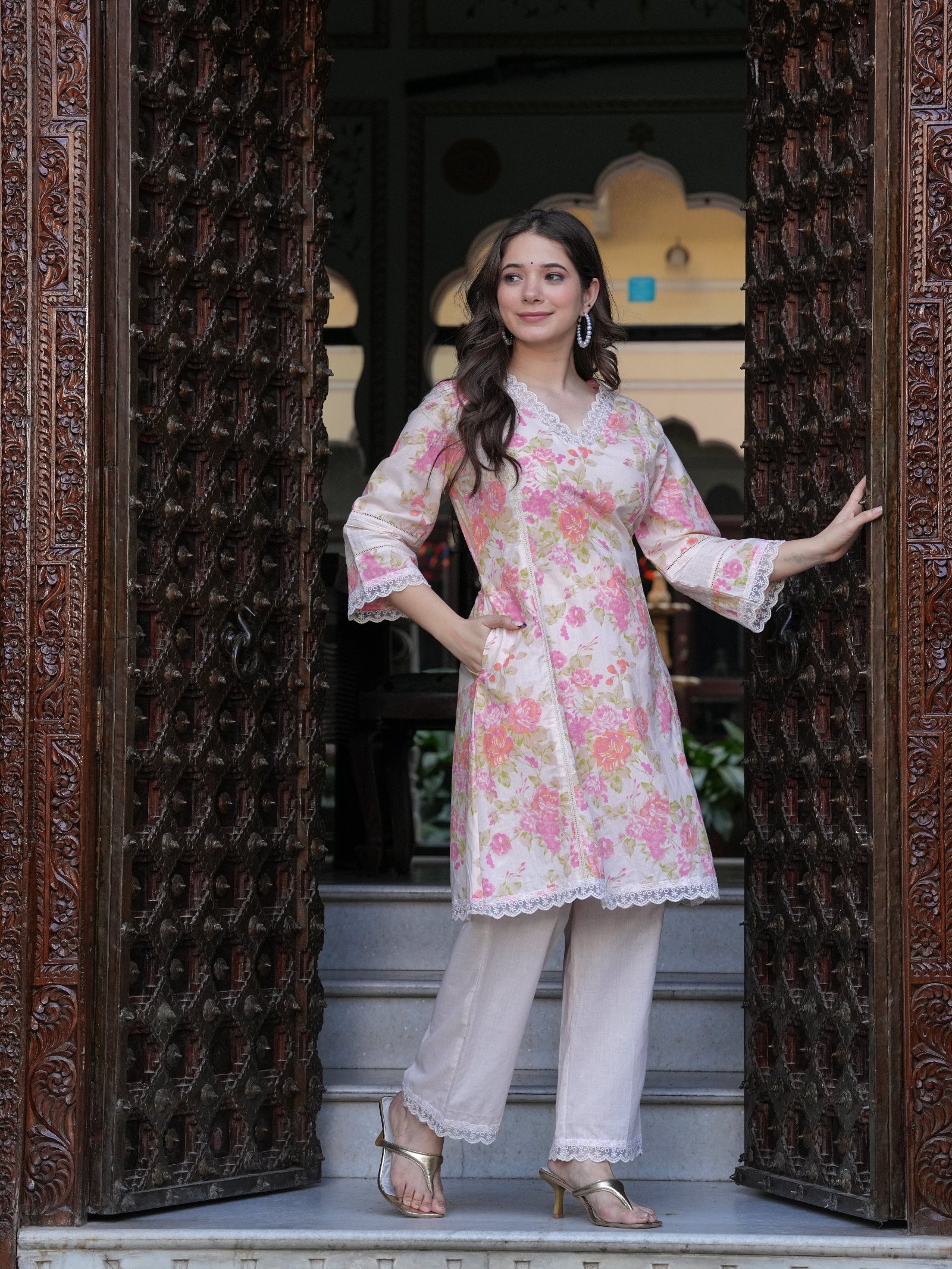 Maluka Women White Cotton Floral Print Kurta Pant