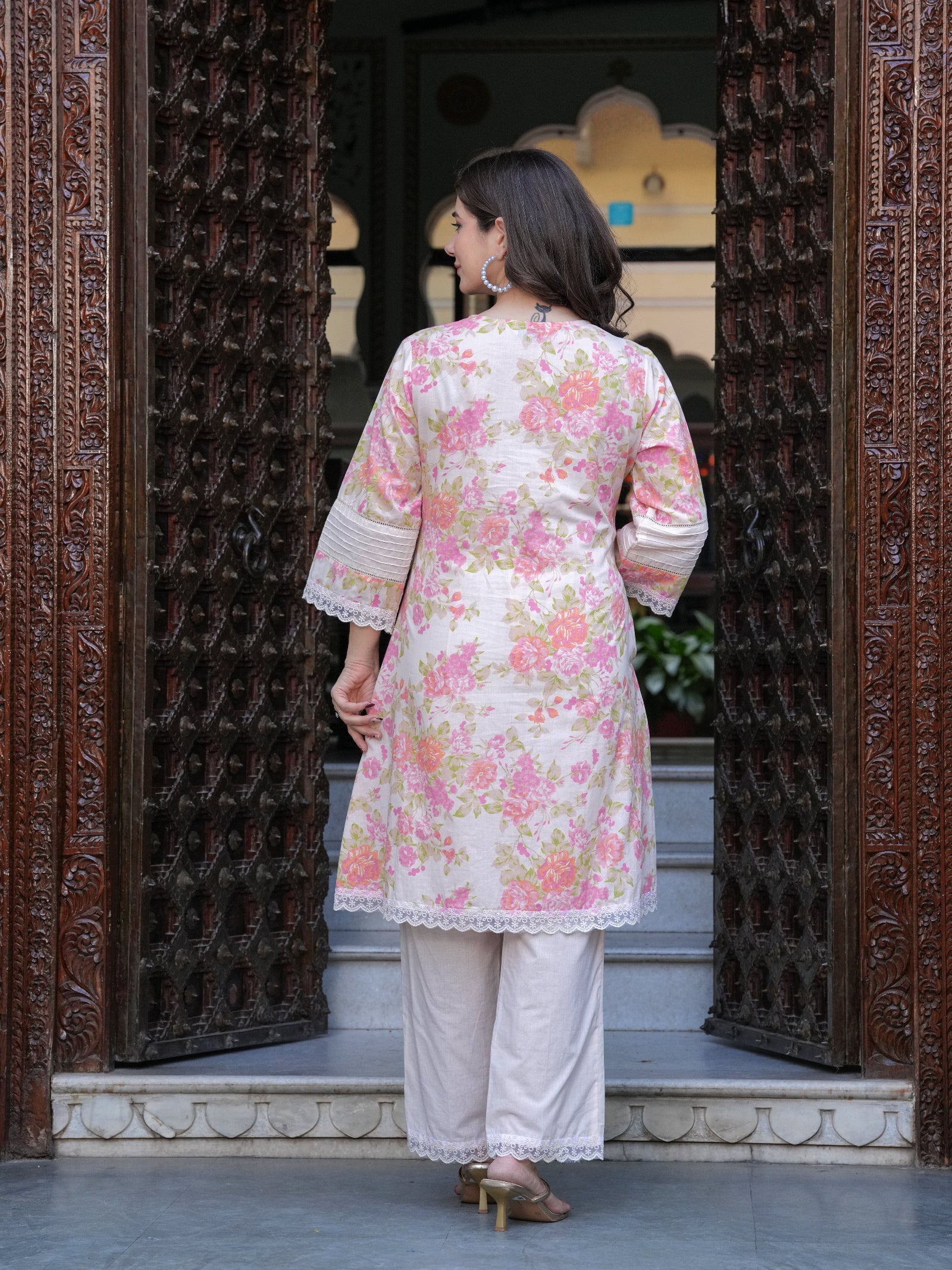 Maluka Women White Cotton Floral Print Kurta Pant