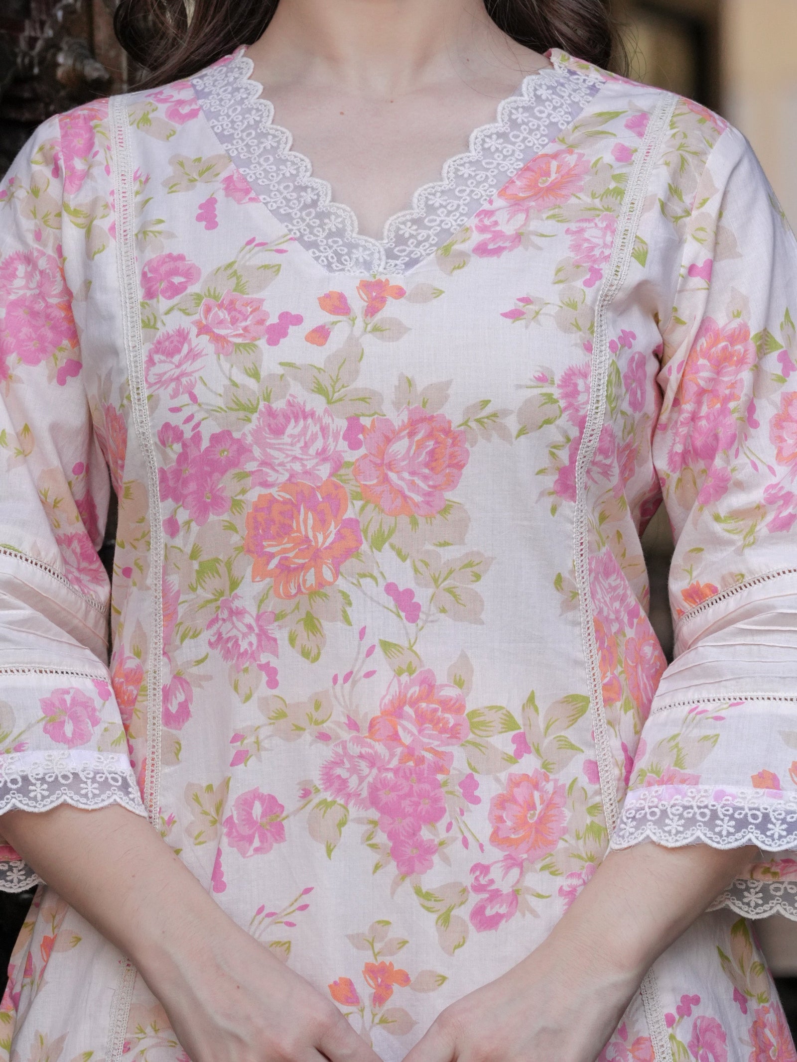 Maluka Women White Cotton Floral Print Kurta Pant