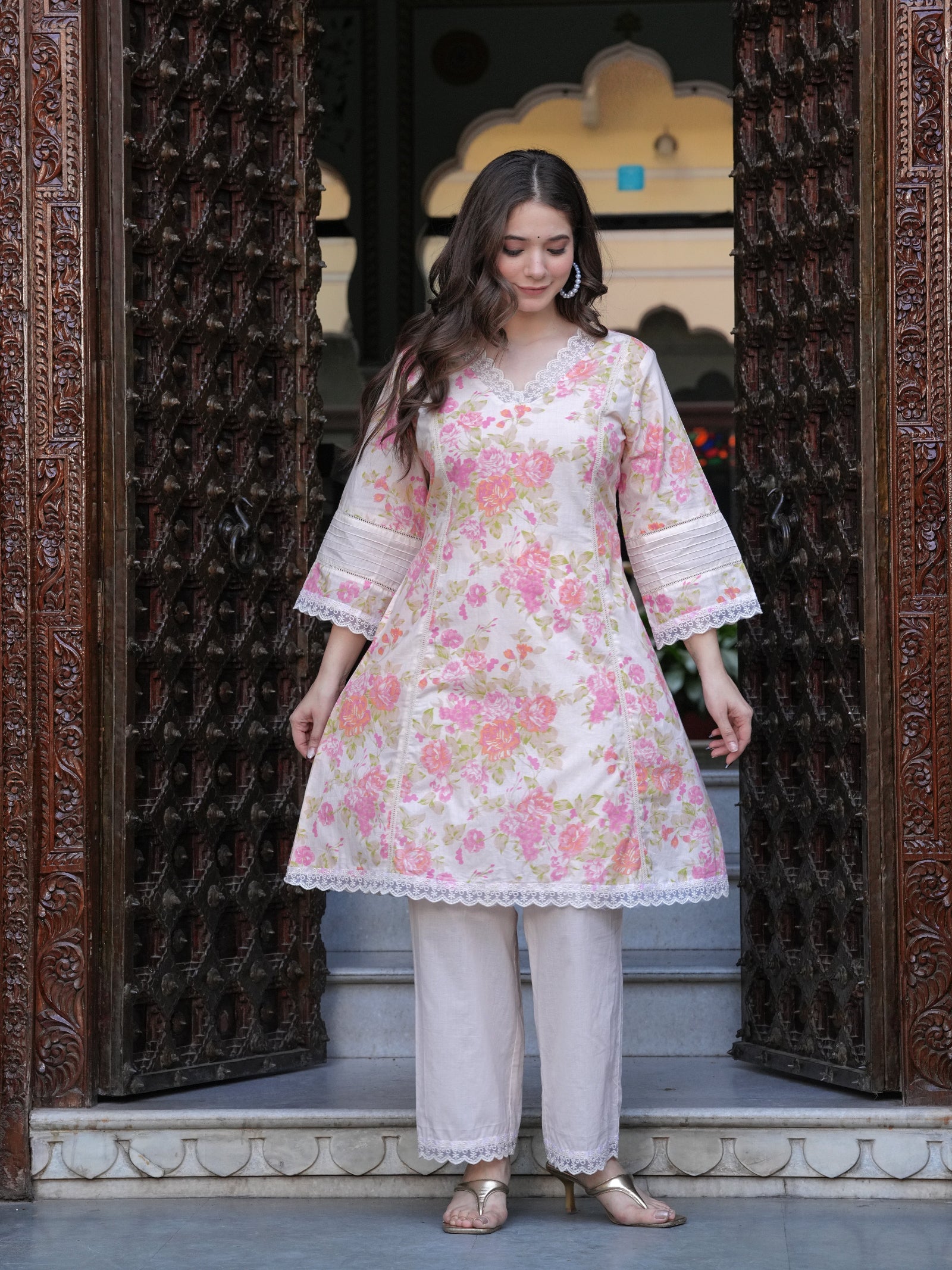 Maluka Women White Cotton Floral Print Kurta Pant