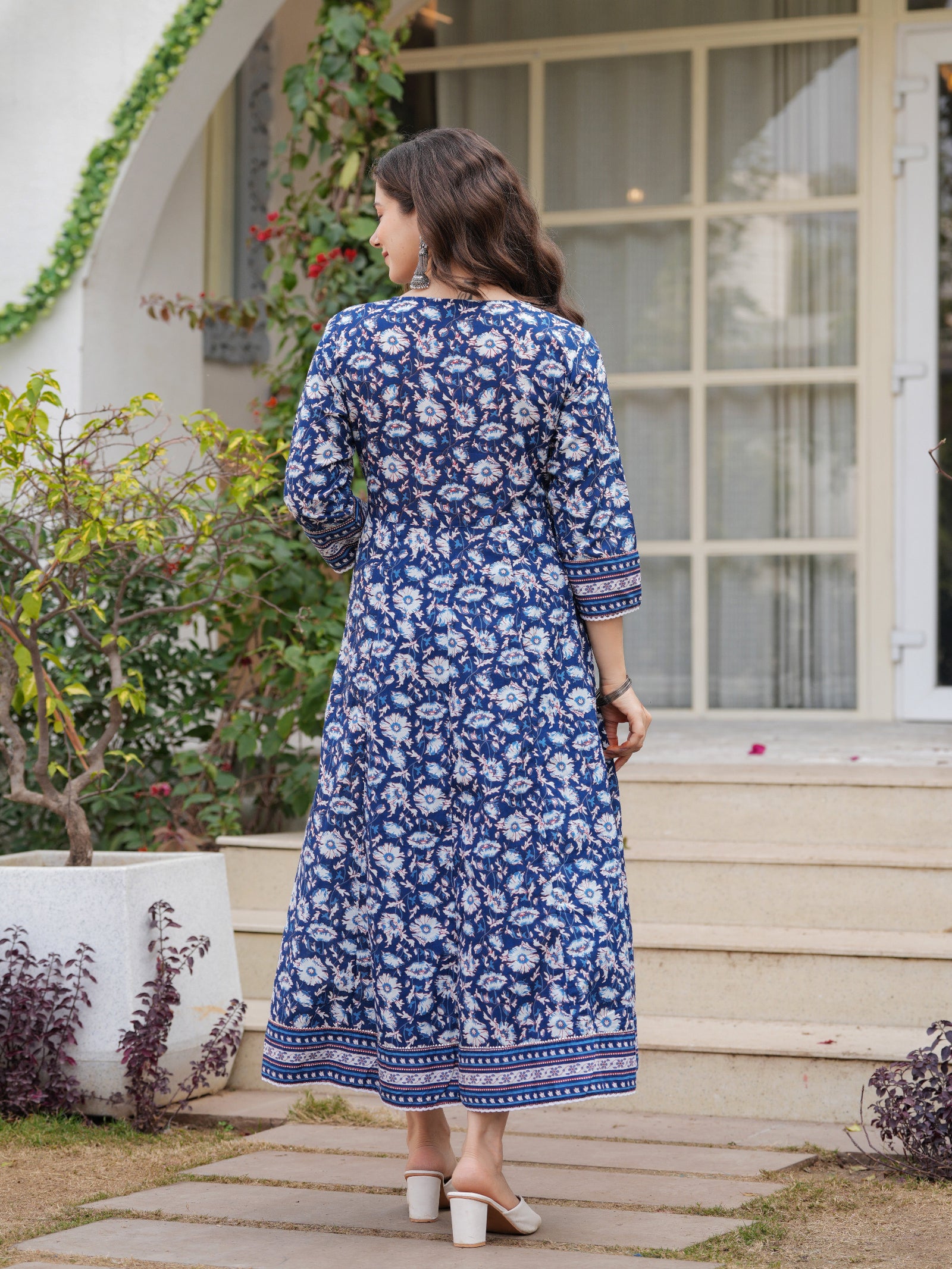 Maluka Women Blue Cotton Floral Printed Kurta Pant Dupatta Set