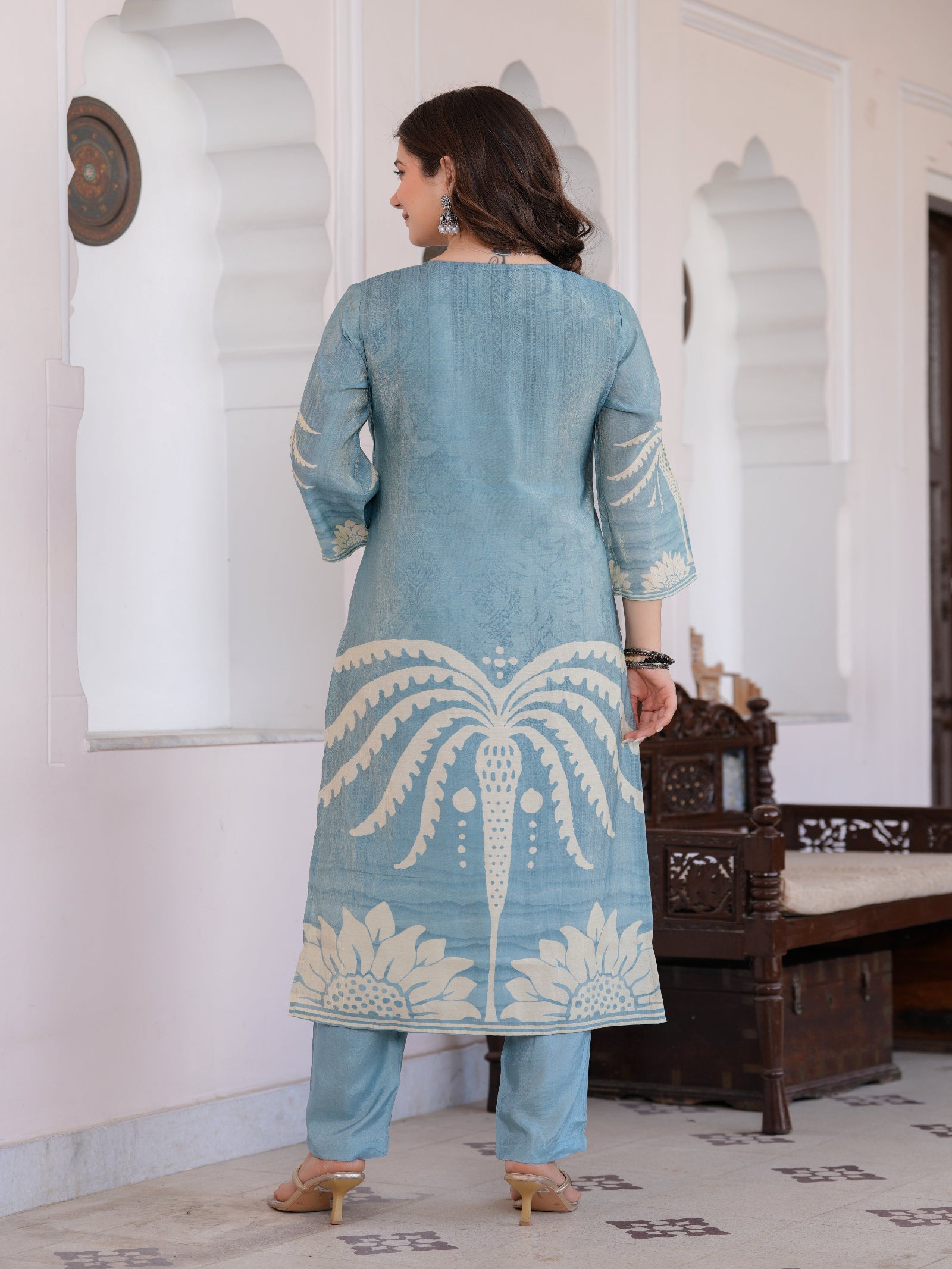 Maluka Women Sky Blue Shimmer Crape Maslin Digital Print Kurta Pant Dupatta Set