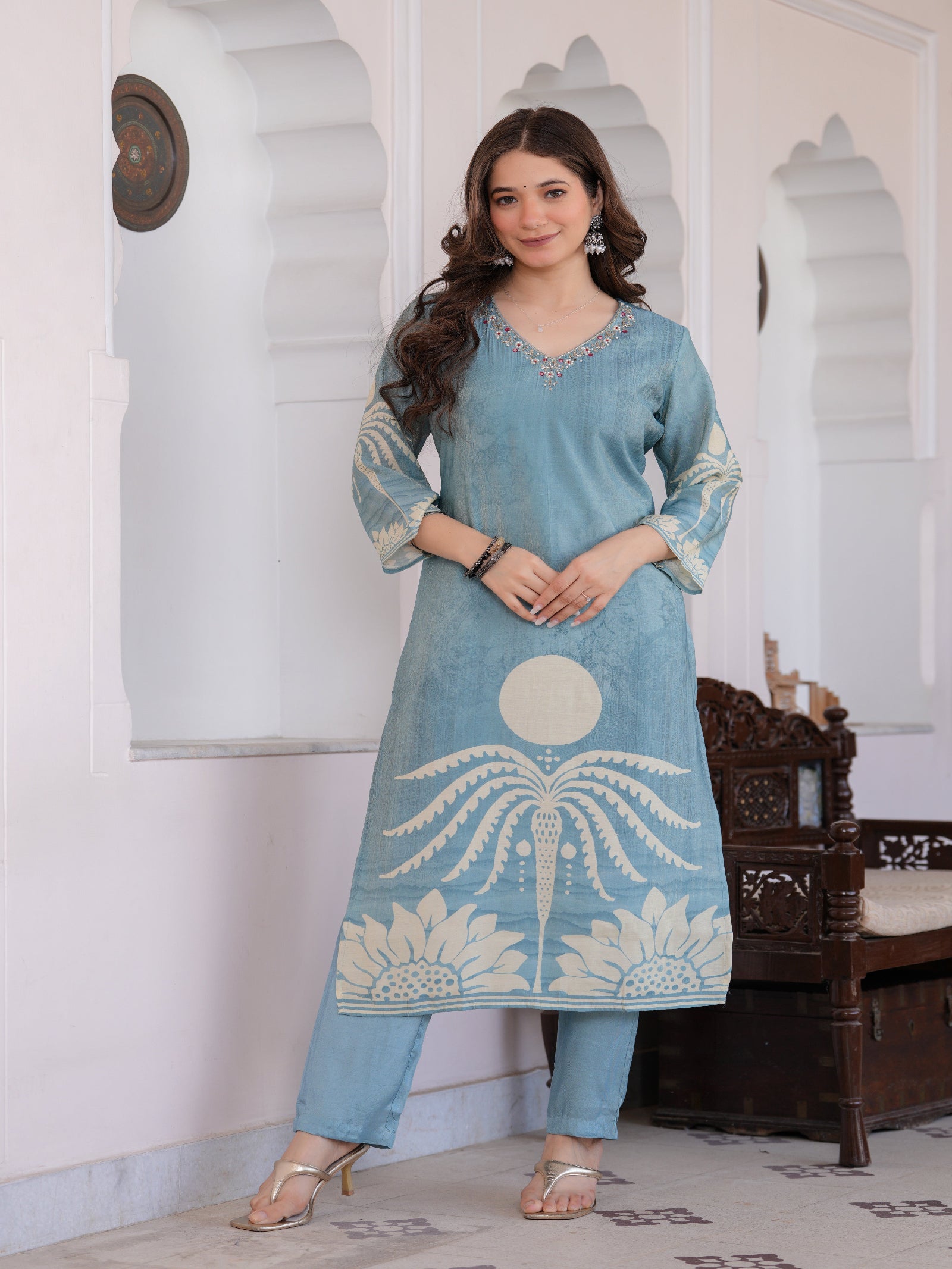 Maluka Women Sky Blue Shimmer Crape Maslin Digital Print Kurta Pant Dupatta Set