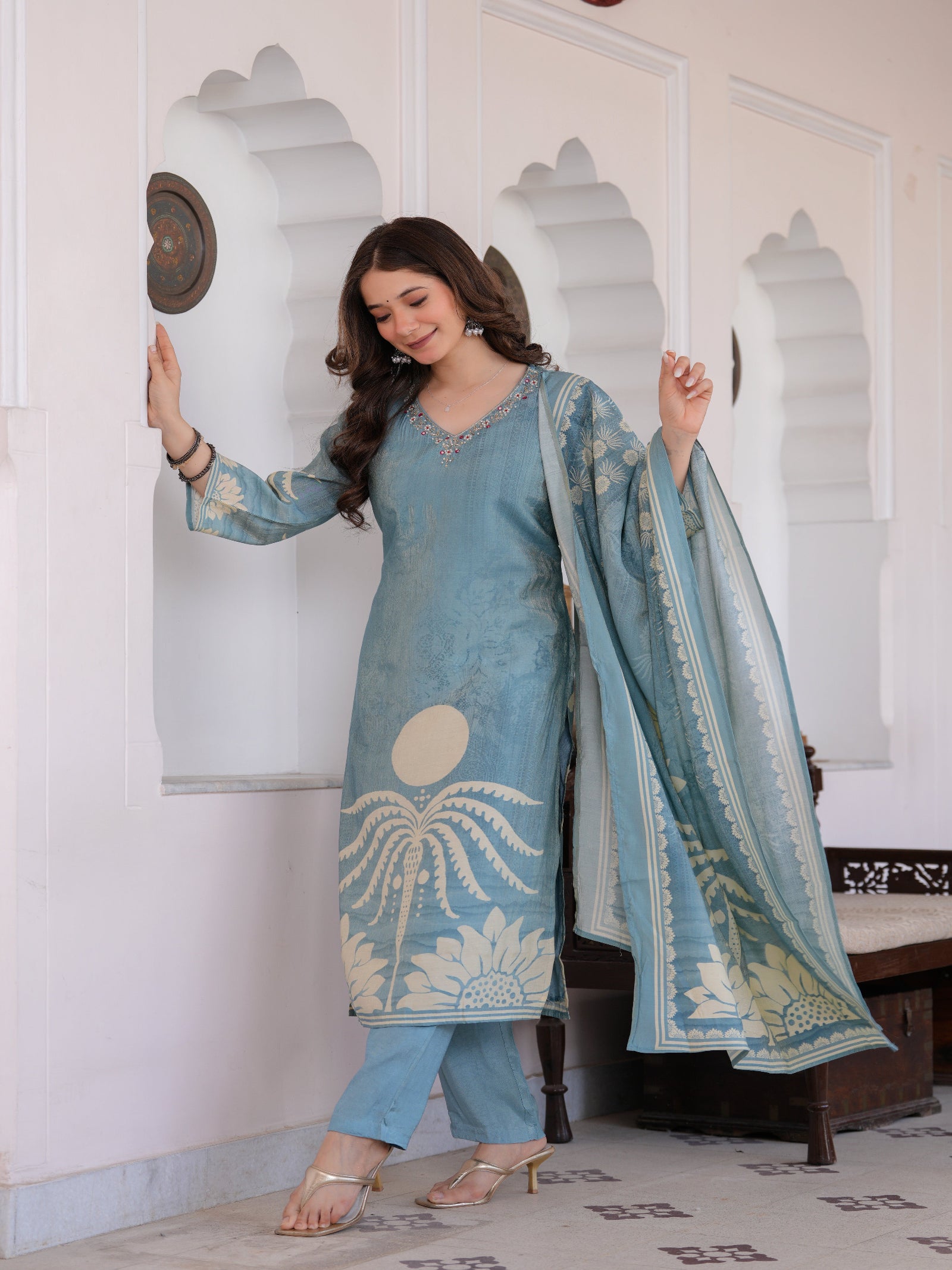 Maluka Women Sky Blue Shimmer Crape Maslin Digital Print Kurta Pant Dupatta Set