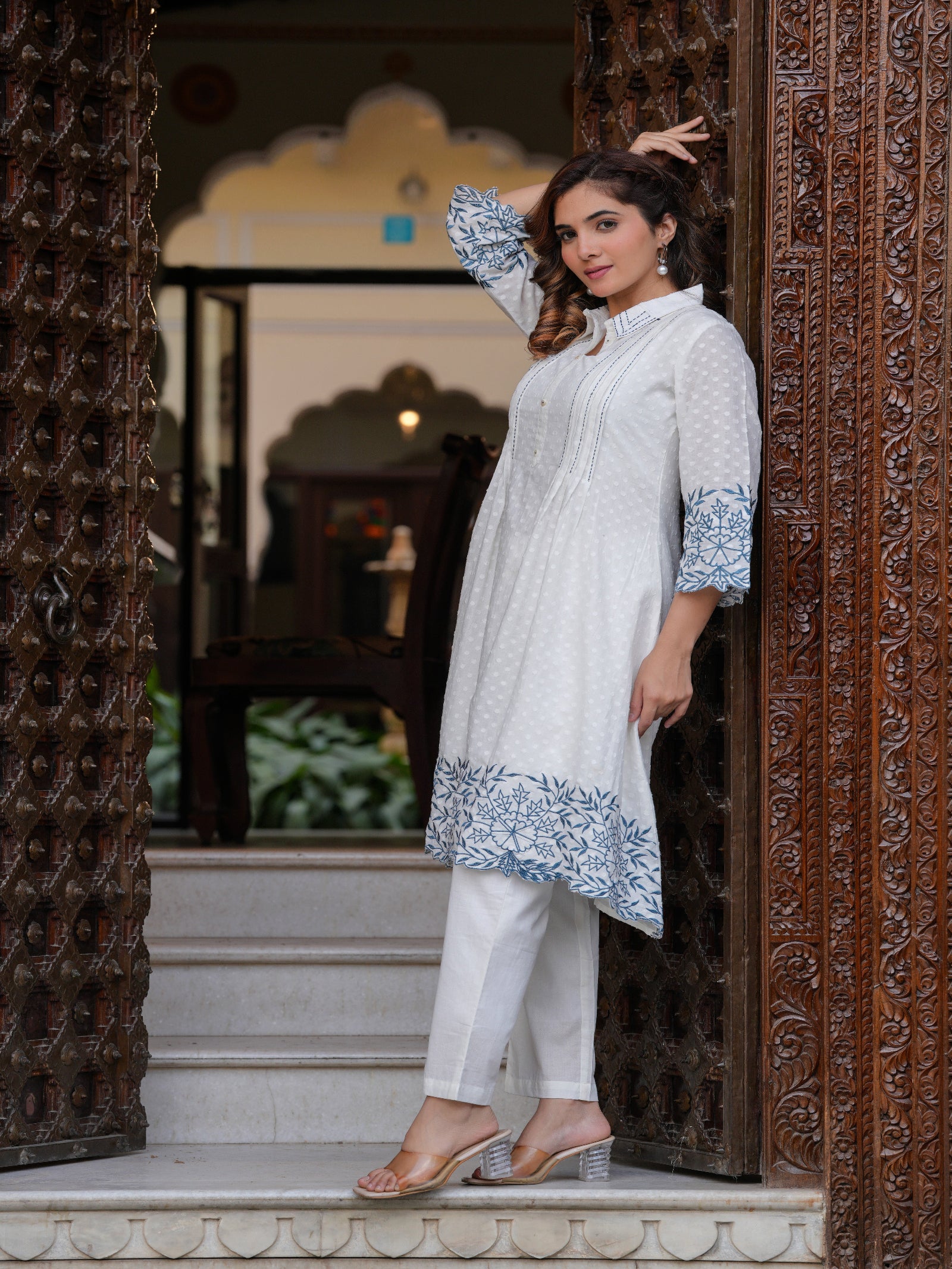 Maluka Women Cotton Dobby Linene Nove Kurta Pant Set