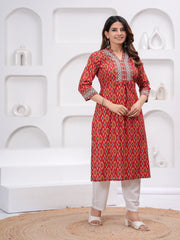 Maluka Women Maroon Cotton Printed Kurta Set.
