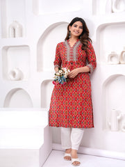 Maluka Women Maroon Cotton Printed Kurta Set.