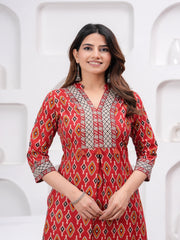 Maluka Women Maroon Cotton Printed Kurta Set.