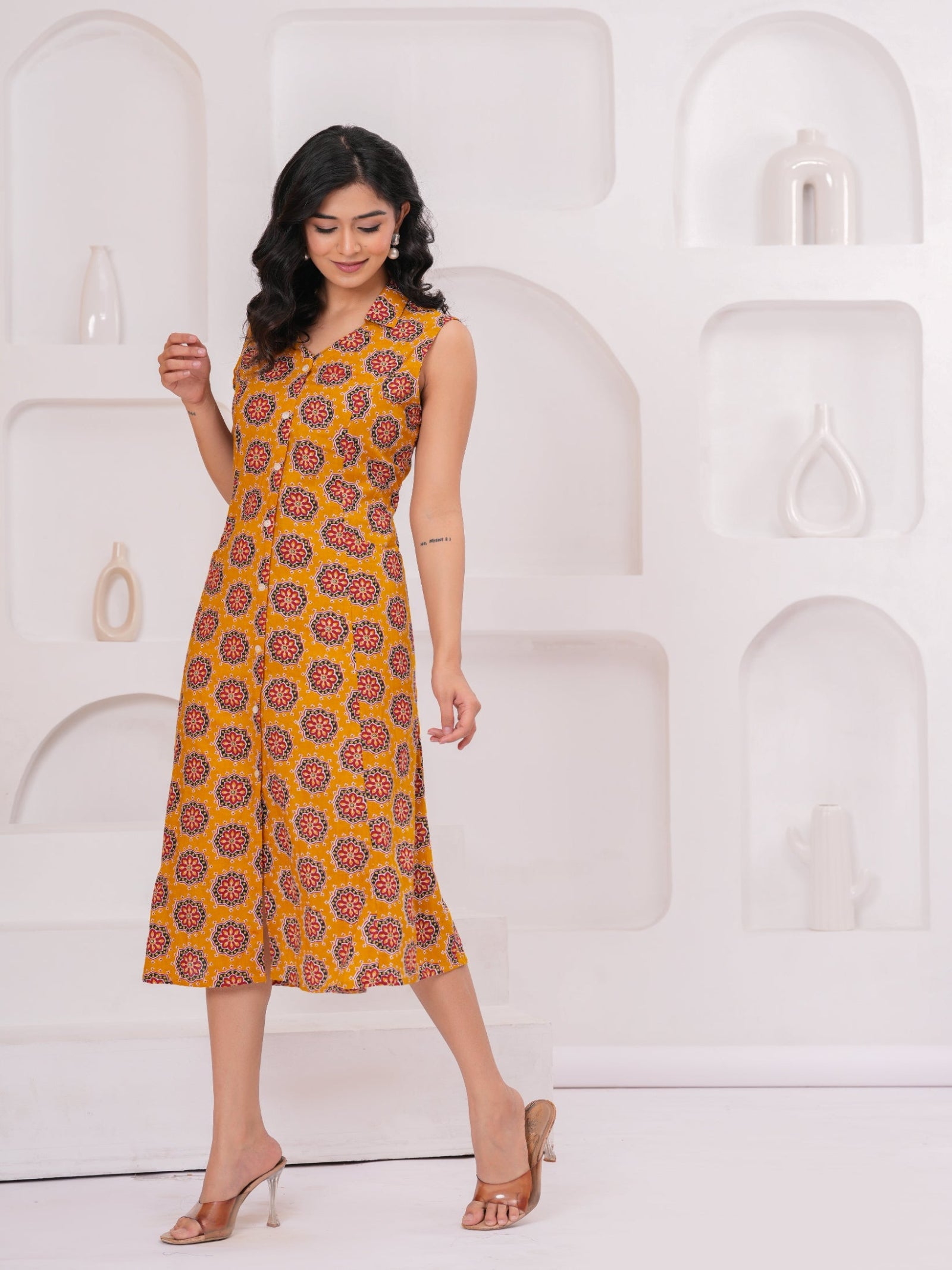 Maluka Women Cotton Yellow Printed Kurta