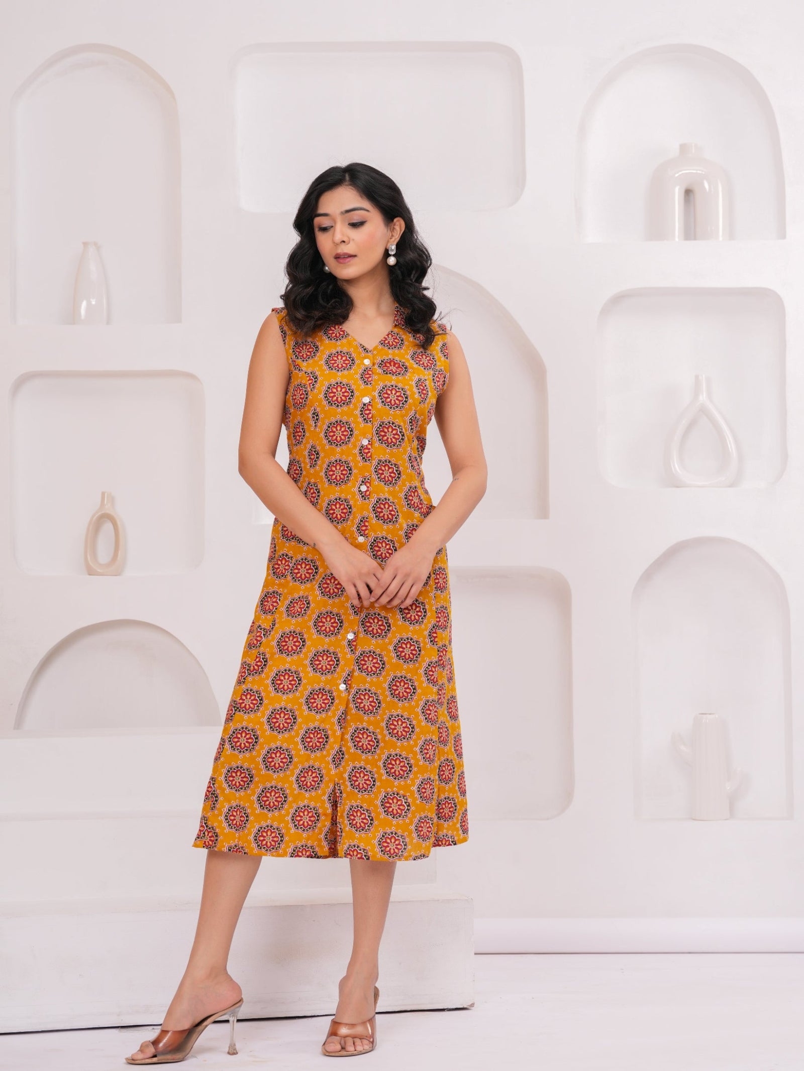 Maluka Women Cotton Yellow Printed Kurta
