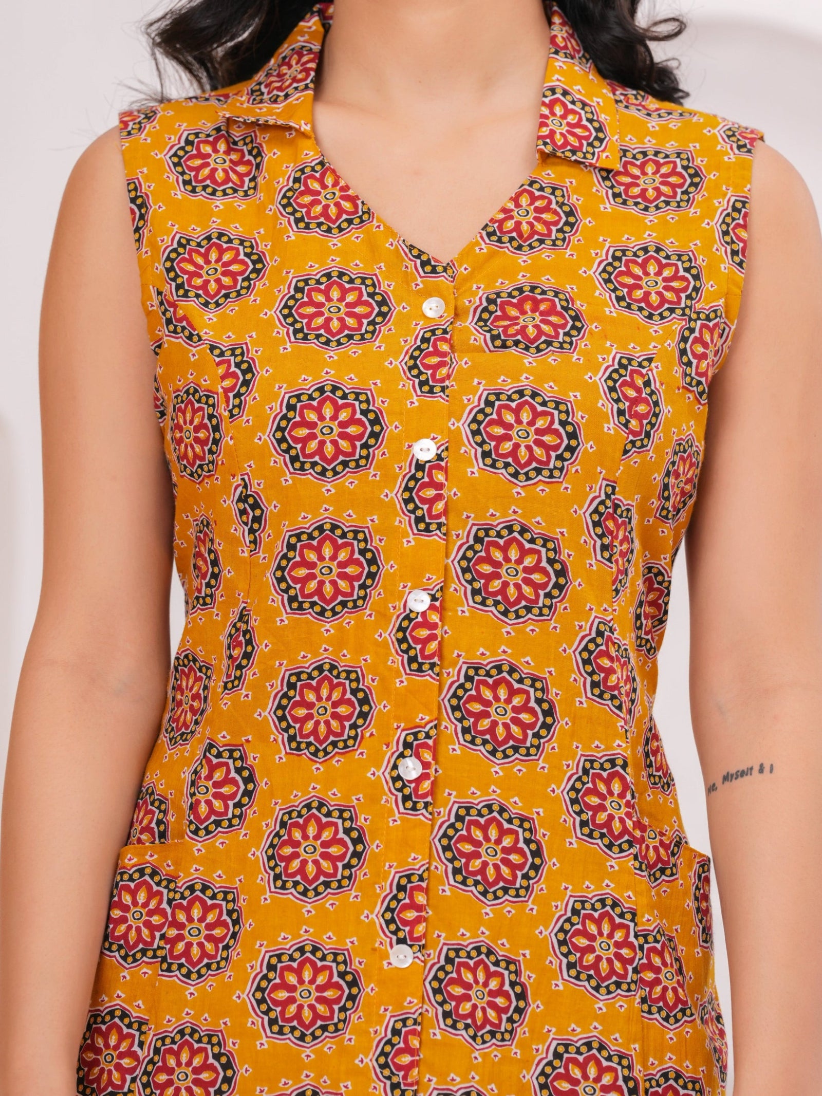 Maluka Women Cotton Yellow Printed Kurta