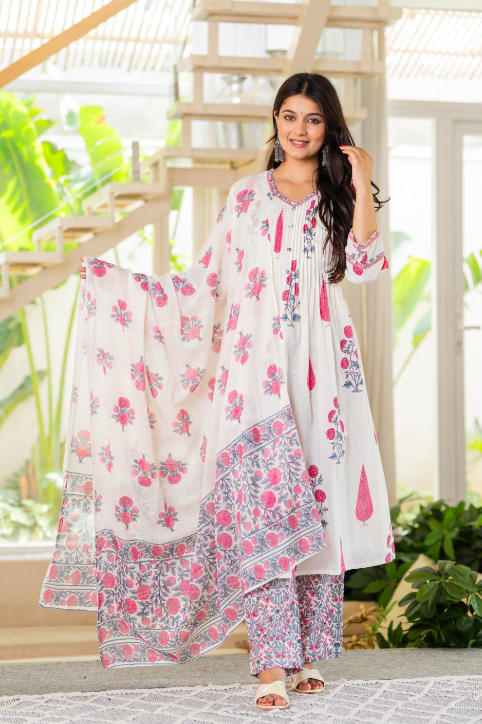 Maluka Women White Pink Cotton Kurta Pant Duptta Set