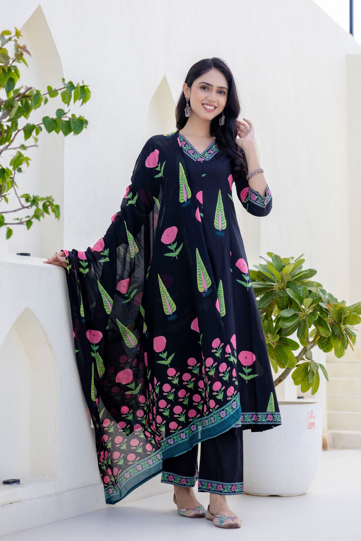 Maluka Women Black Cotton Kurta Pant Duptta Set