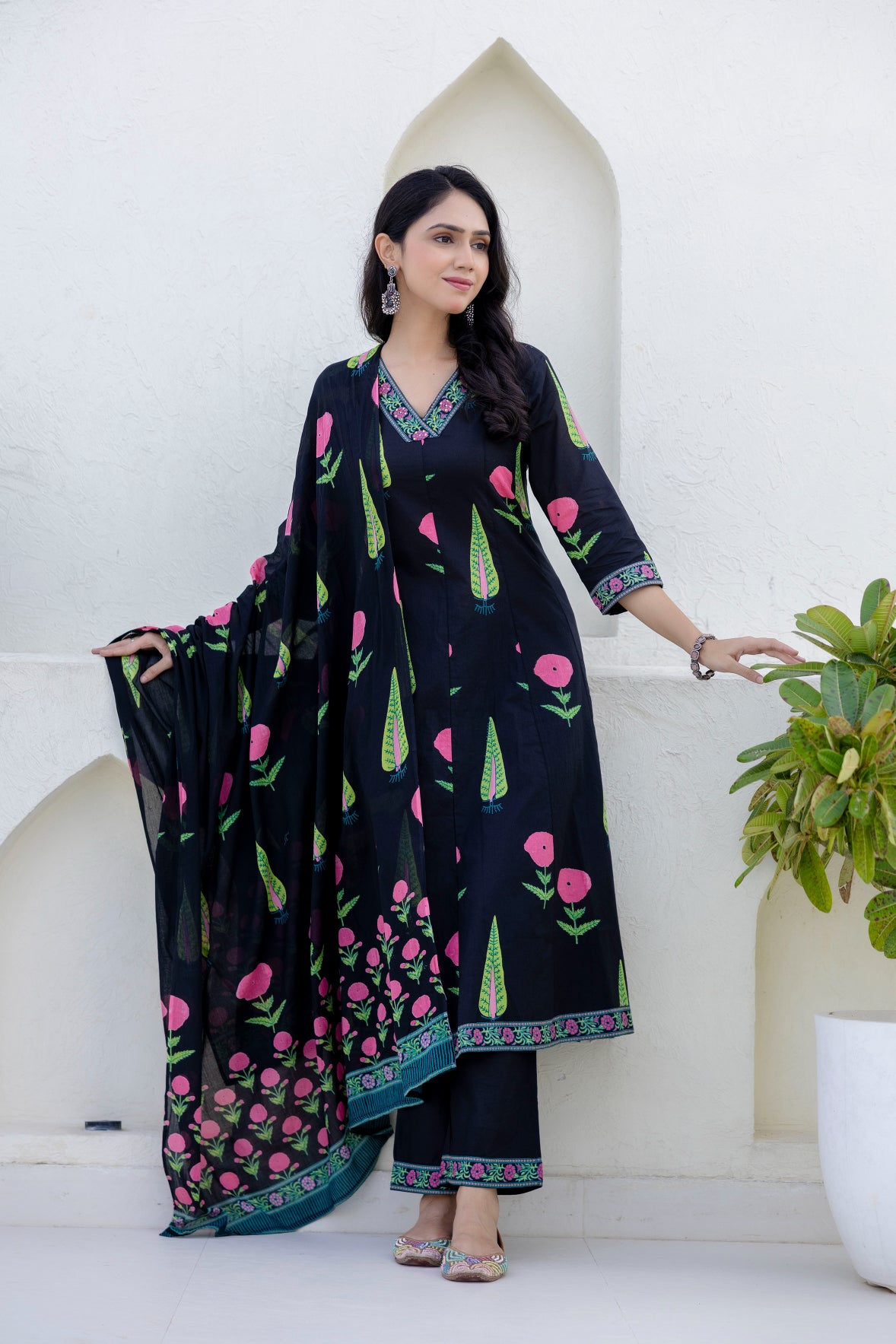 Maluka Women Black Cotton Kurta Pant Duptta Set