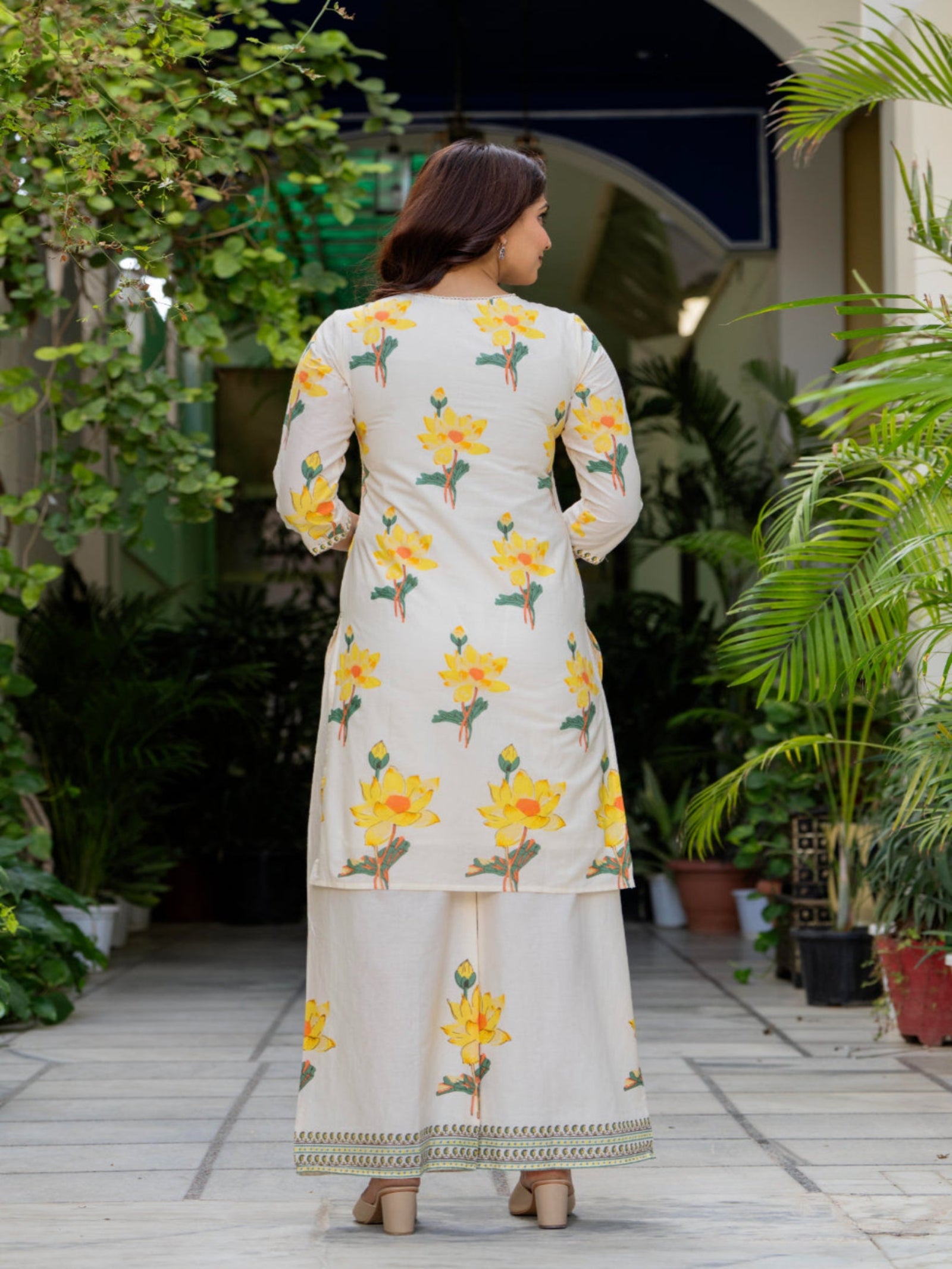 Maluka Women Cotton Floral Printed Kurta Pant Set