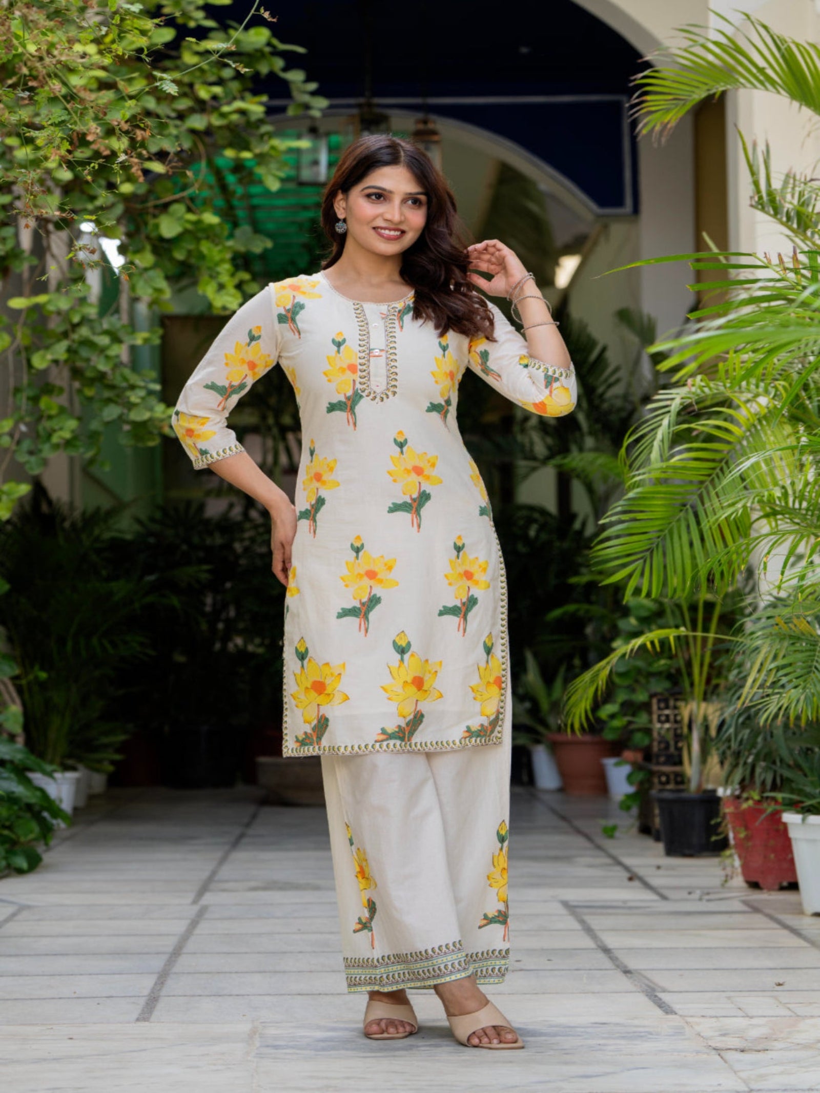Maluka Women Cotton Floral Printed Kurta Pant Set